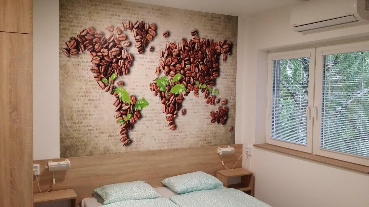 Hostel Delfin Štúrovo Zewnętrze zdjęcie