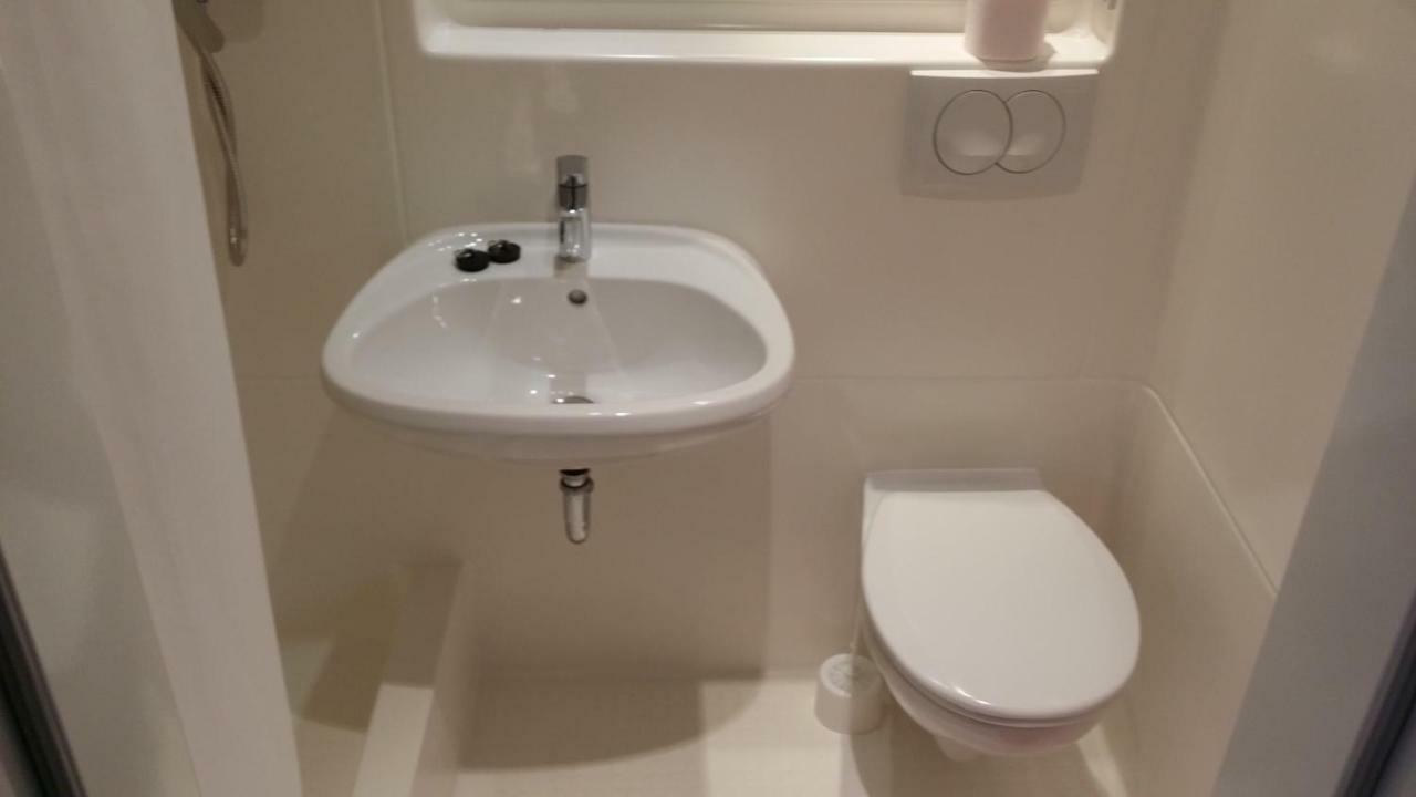 Hostel Delfin Štúrovo Zewnętrze zdjęcie